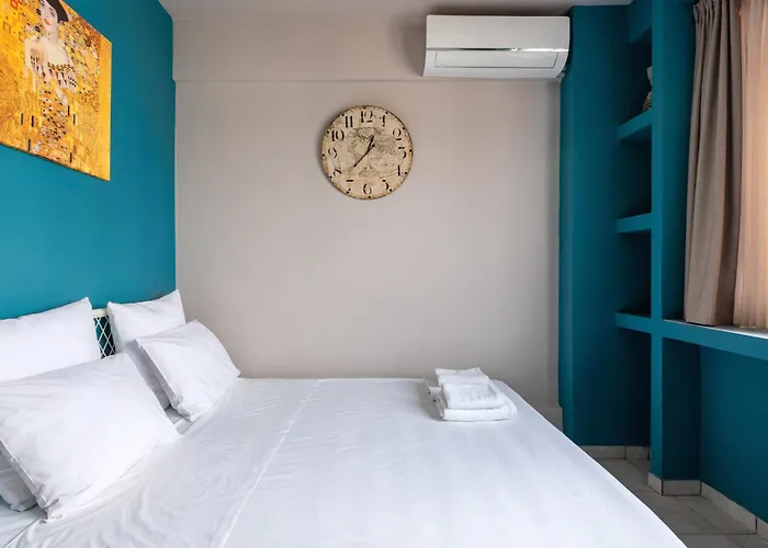 Aristotle Spot, City View Apartment By Binobi!