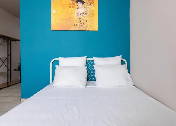 Aristotle Spot, City View Apartment By Binobi!