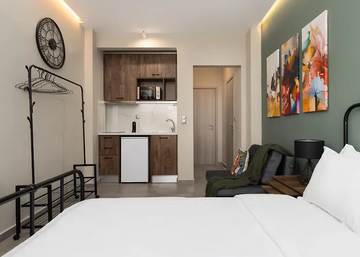 Aristotle Spot, City View Apartment By Binobi!